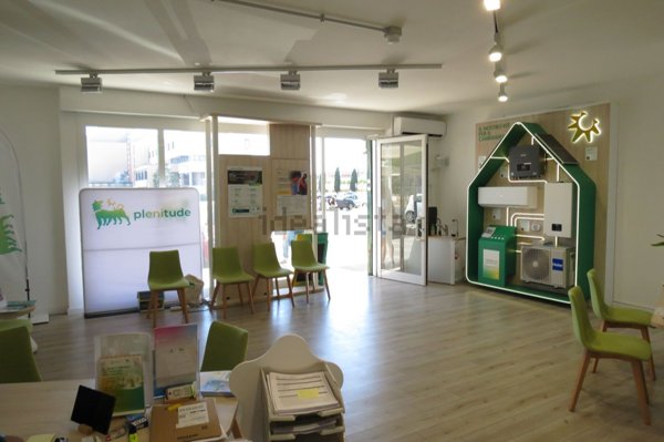 locale commerciale in vendita a Ladispoli