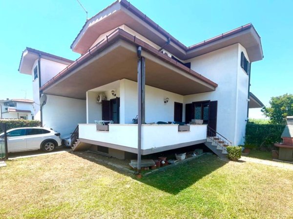casa indipendente in vendita a Ladispoli