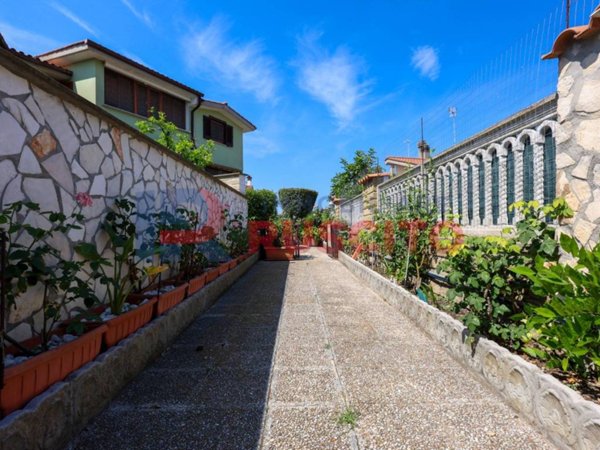 casa indipendente in vendita a Ladispoli