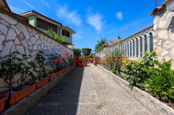 casa indipendente in vendita a Ladispoli