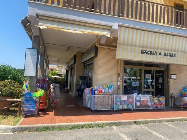 negozio in vendita a Ladispoli in zona Marina di San Nicola