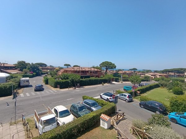 appartamento in vendita a Ladispoli in zona Marina di San Nicola