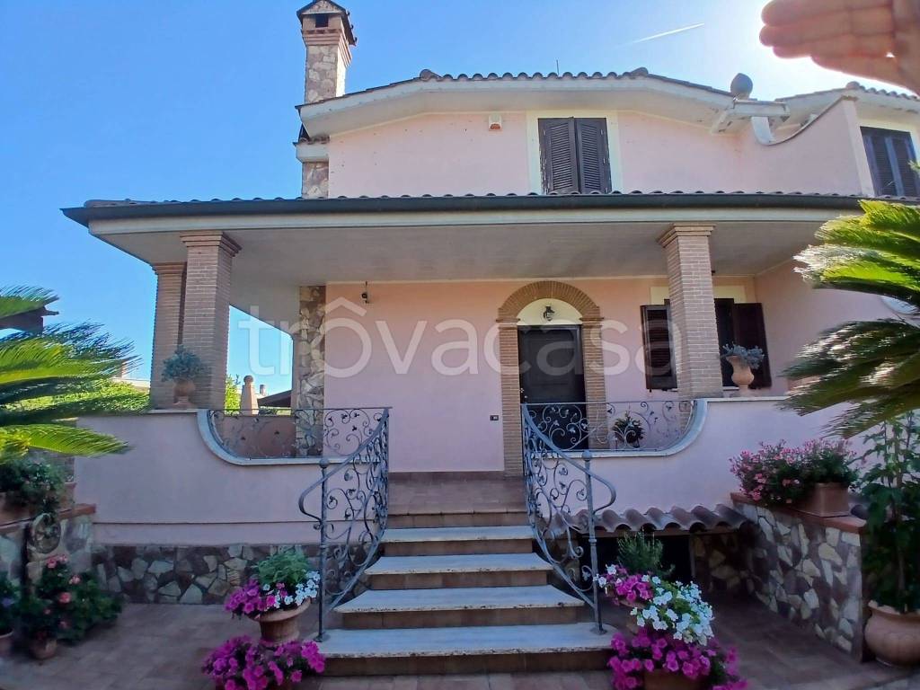 casa indipendente in vendita a Ladispoli