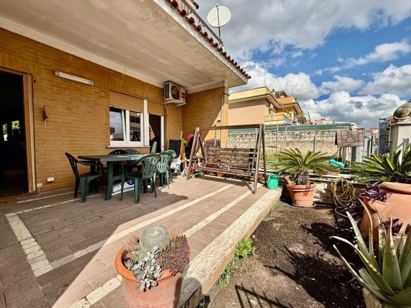 casa indipendente in vendita a Ladispoli