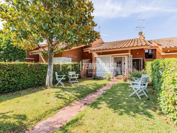 casa indipendente in vendita a Ladispoli in zona Marina di San Nicola