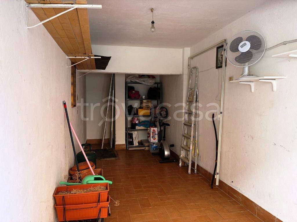 locale di sgombero in vendita a Ladispoli