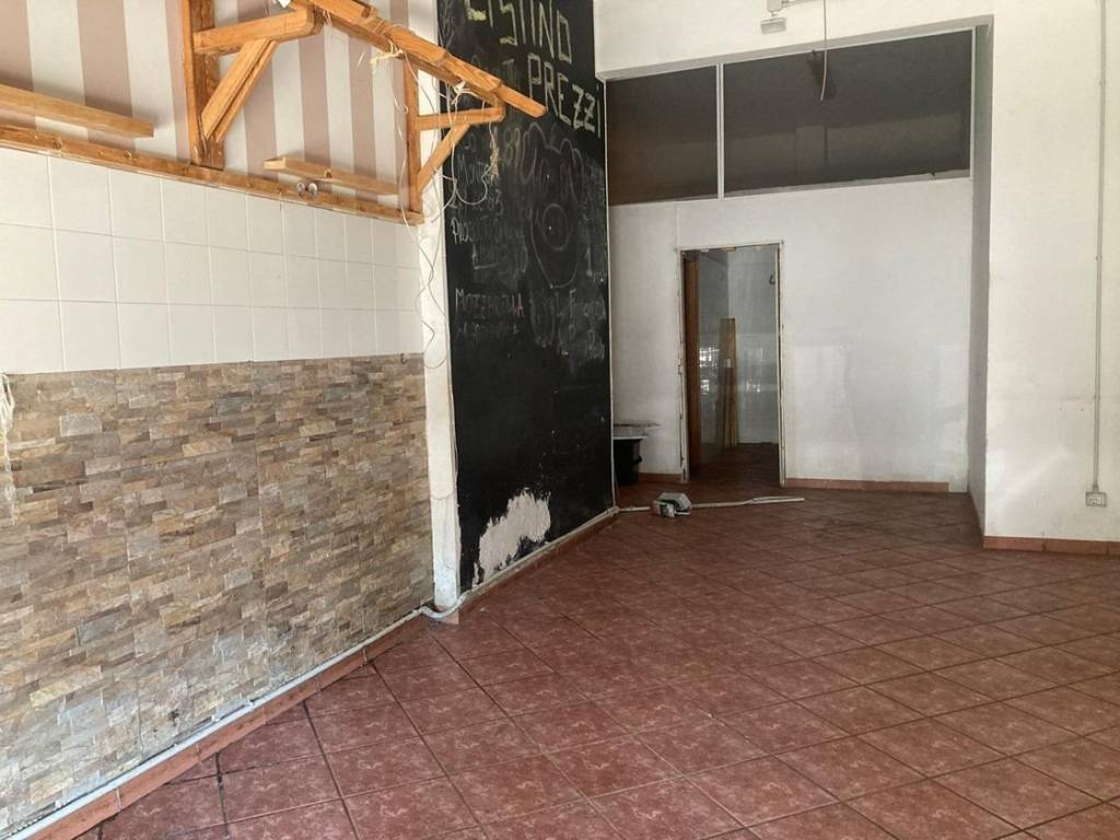 negozio in vendita a Ladispoli