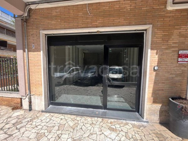 negozio in vendita a Ladispoli