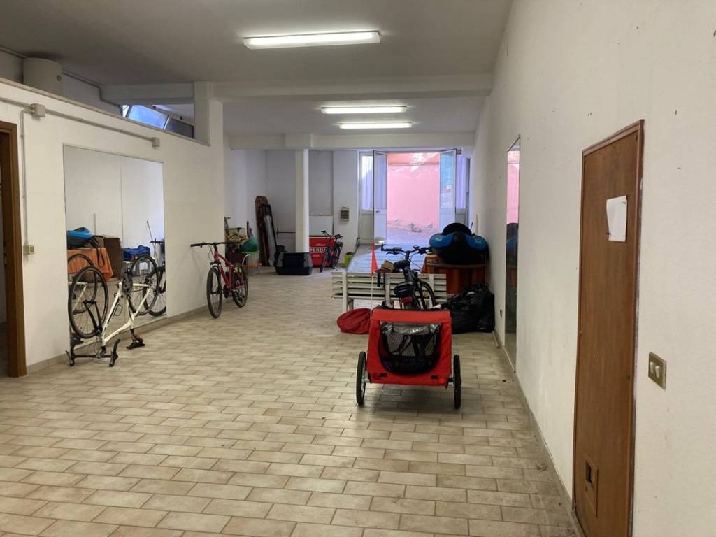 negozio in vendita a Ladispoli