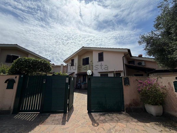 casa indipendente in vendita a Ladispoli in zona Marina di San Nicola