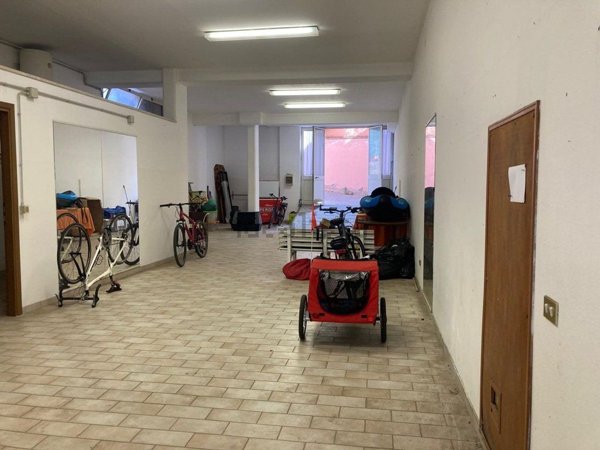 locale commerciale in vendita a Ladispoli