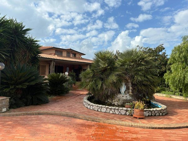 casa indipendente in vendita a Ladispoli