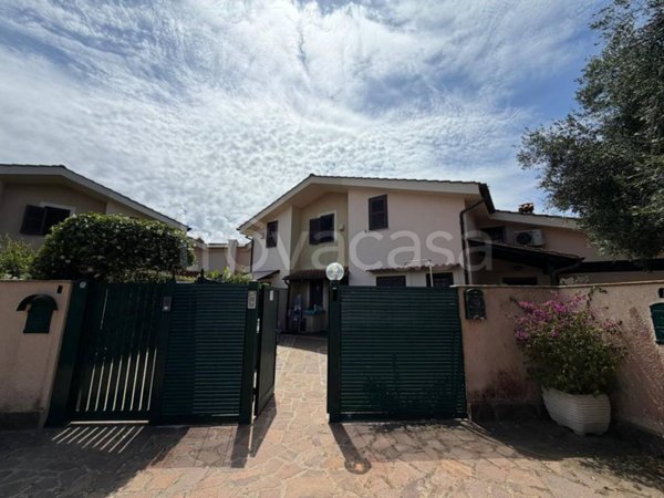 casa indipendente in vendita a Ladispoli in zona Marina di San Nicola