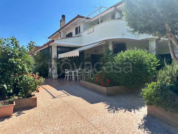 casa indipendente in vendita a Ladispoli