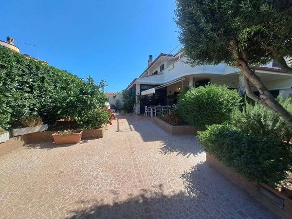 casa indipendente in vendita a Ladispoli