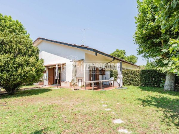 casa indipendente in vendita a Ladispoli