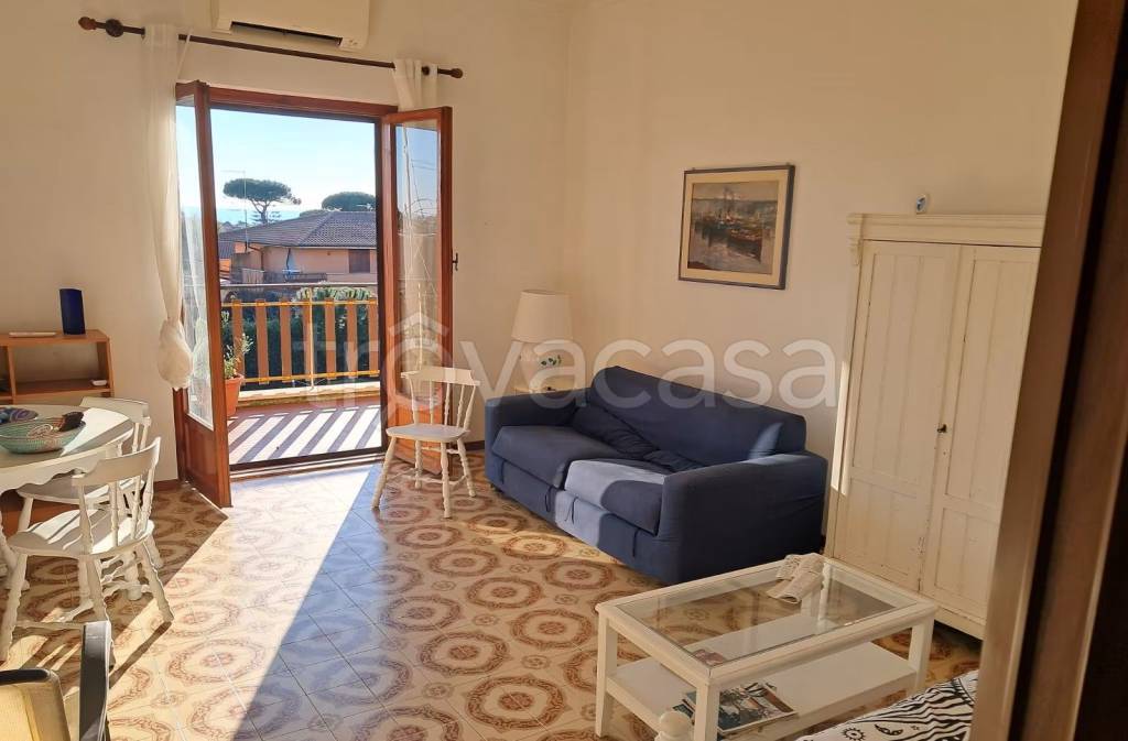 appartamento in vendita a Ladispoli in zona Marina di San Nicola