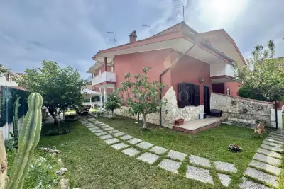 casa indipendente in vendita a Ladispoli