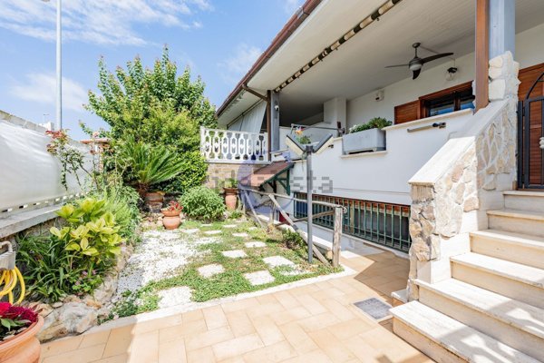 casa indipendente in vendita a Ladispoli