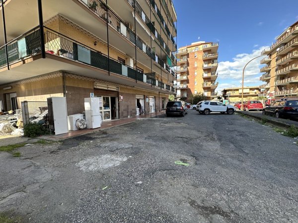 locale commerciale in vendita a Ladispoli