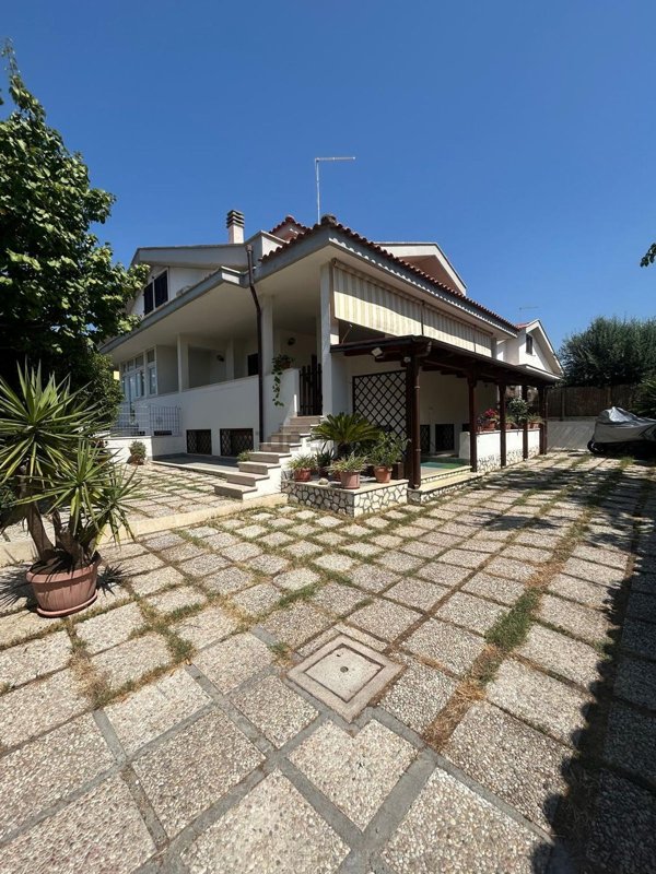 casa indipendente in vendita a Ladispoli