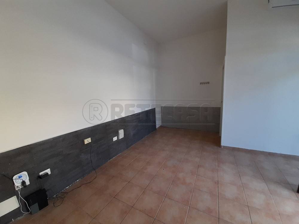 negozio in vendita a Ladispoli