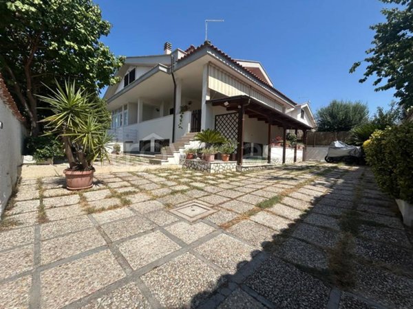 casa indipendente in vendita a Ladispoli
