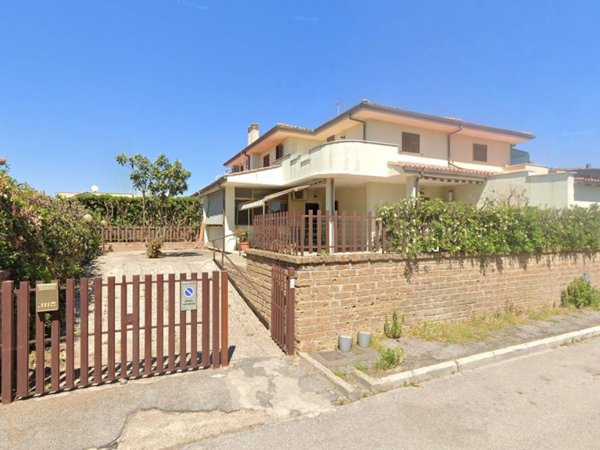 casa indipendente in vendita a Ladispoli