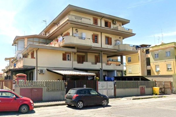 locale commerciale in vendita a Ladispoli