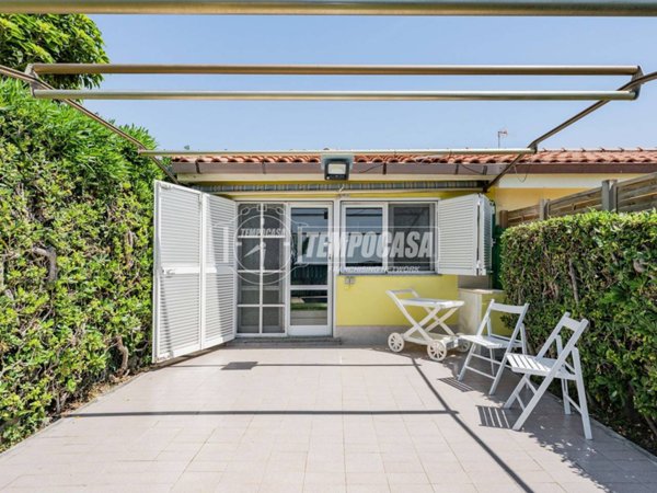 casa indipendente in vendita a Ladispoli in zona Marina di San Nicola
