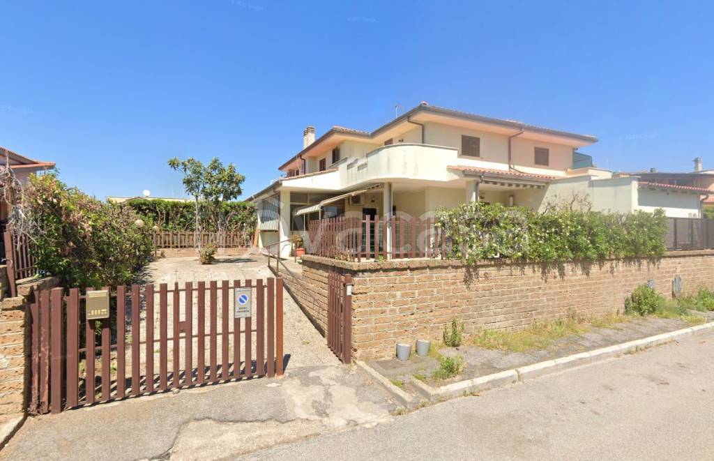 casa indipendente in vendita a Ladispoli
