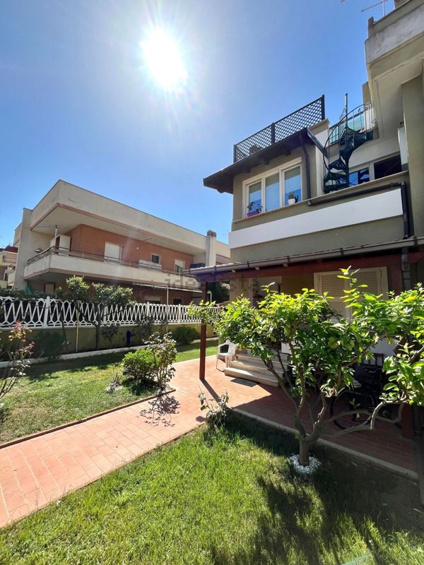 casa indipendente in vendita a Ladispoli