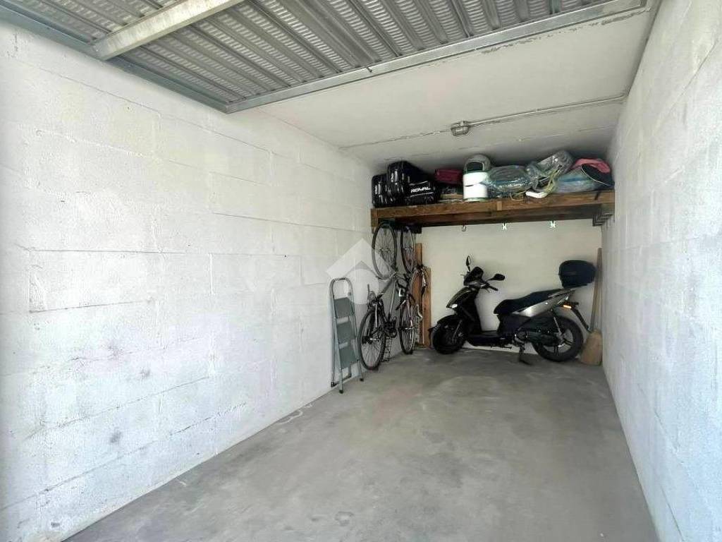 box auto in vendita a Ladispoli