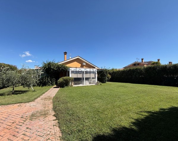 casa indipendente in vendita a Ladispoli