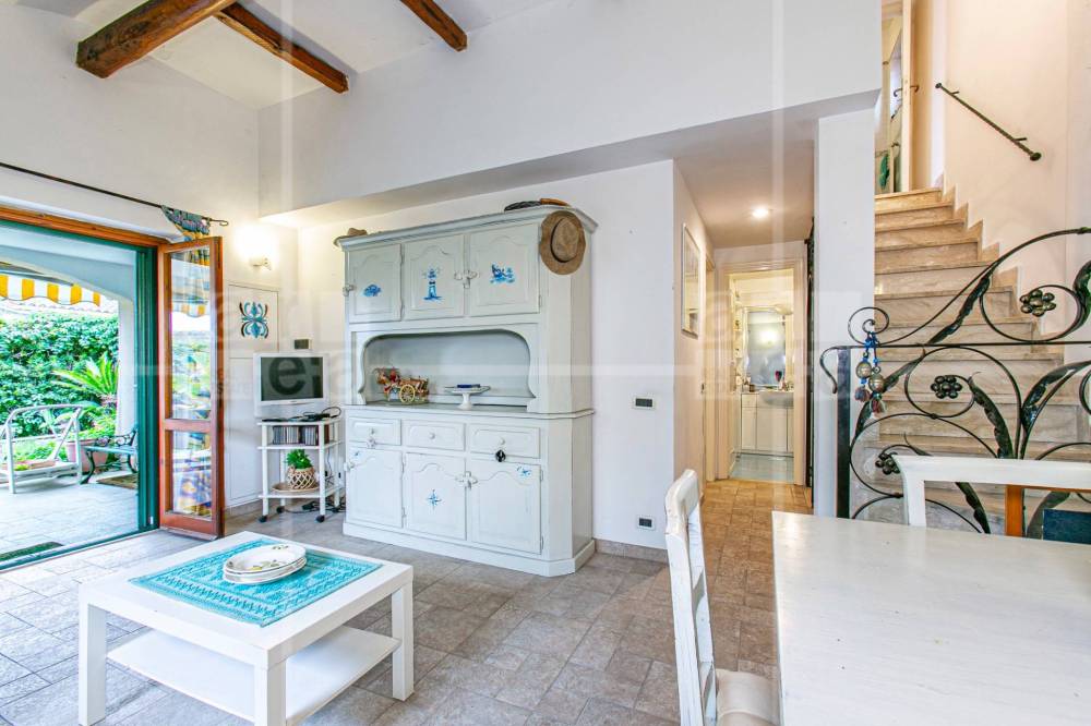 casa indipendente in vendita a Ladispoli in zona Marina di San Nicola