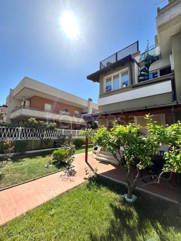 casa indipendente in vendita a Ladispoli