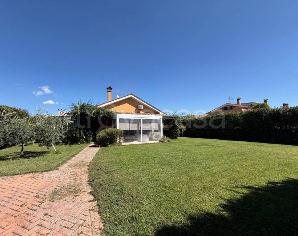 casa indipendente in vendita a Ladispoli