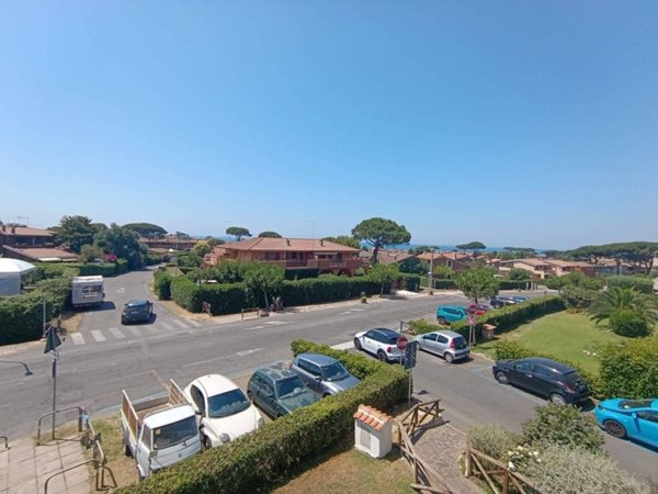 appartamento in vendita a Ladispoli in zona Marina di San Nicola