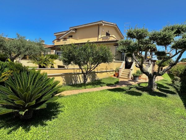 casa indipendente in vendita a Ladispoli