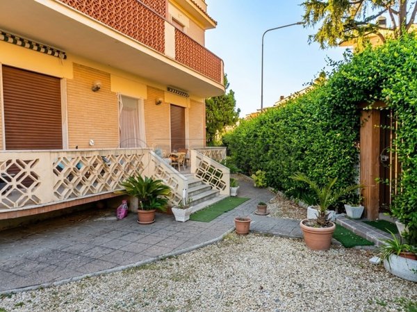 casa indipendente in vendita a Ladispoli