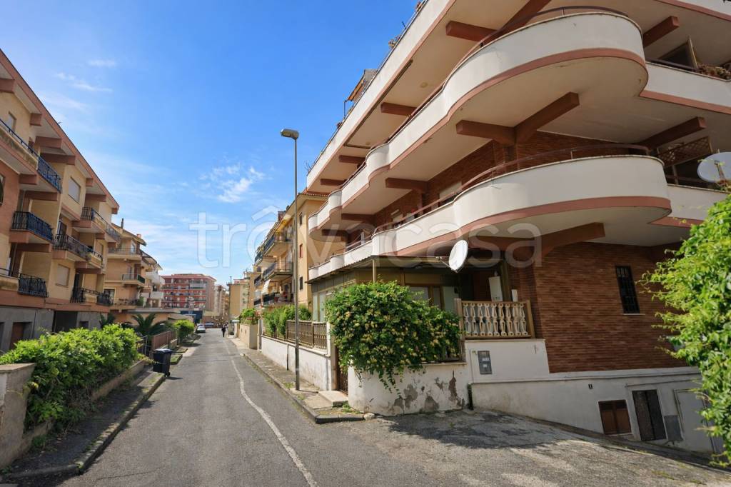 locale di sgombero in vendita a Ladispoli