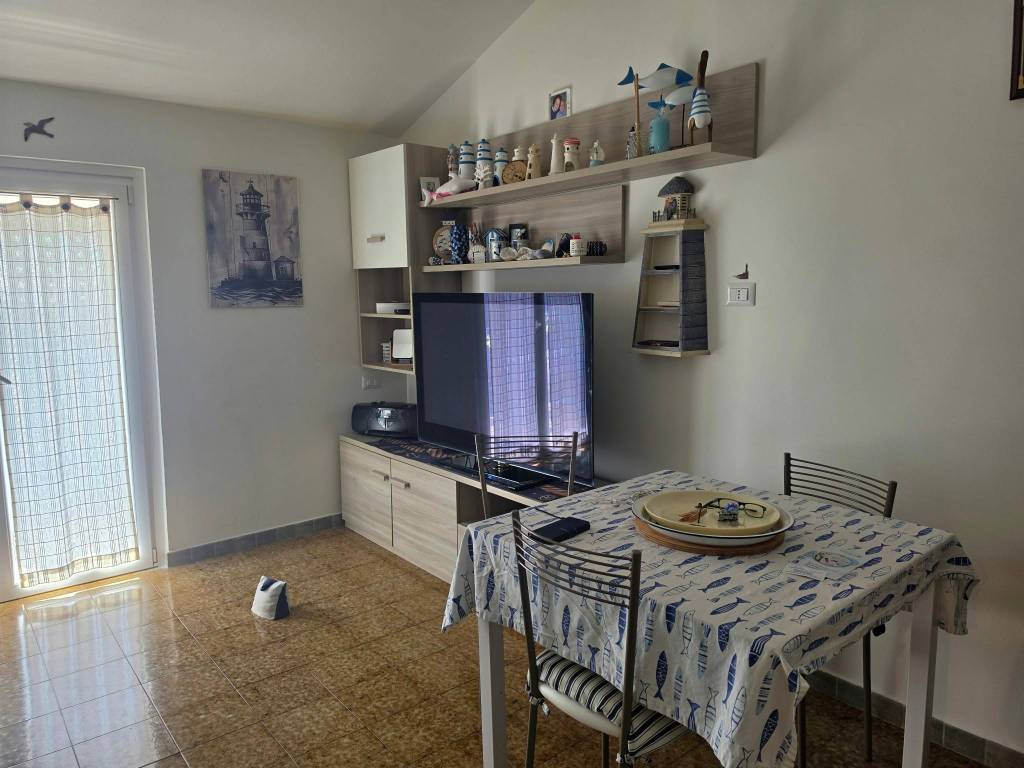 appartamento in vendita a Ladispoli in zona Marina di San Nicola