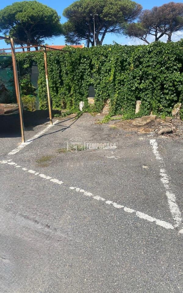 box auto in vendita a Ladispoli in zona Marina di San Nicola