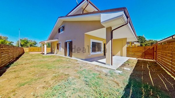 casa indipendente in vendita a Ladispoli in zona Marina di San Nicola