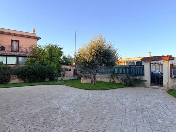 casa indipendente in vendita a Ladispoli