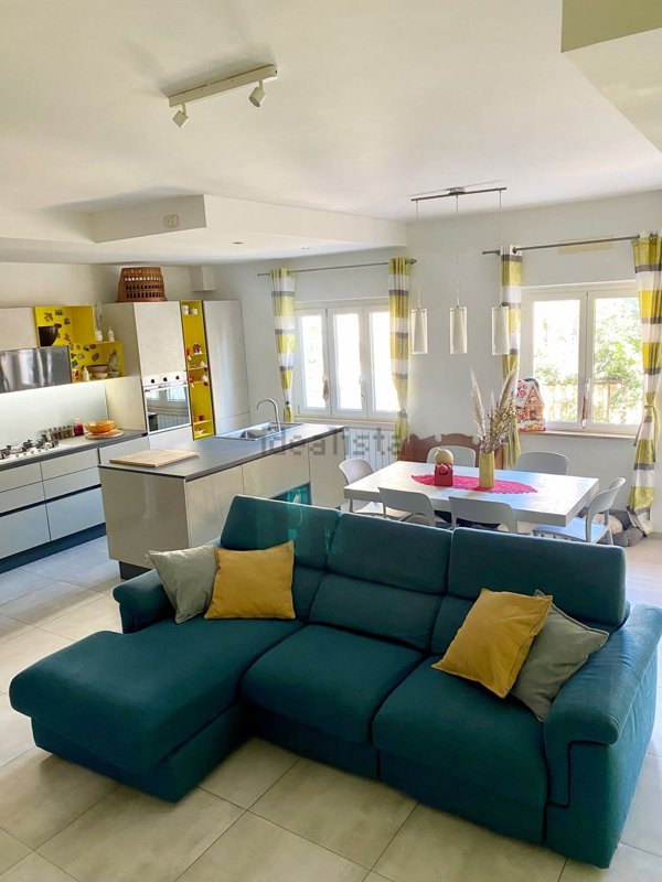 casa indipendente in vendita a Ladispoli