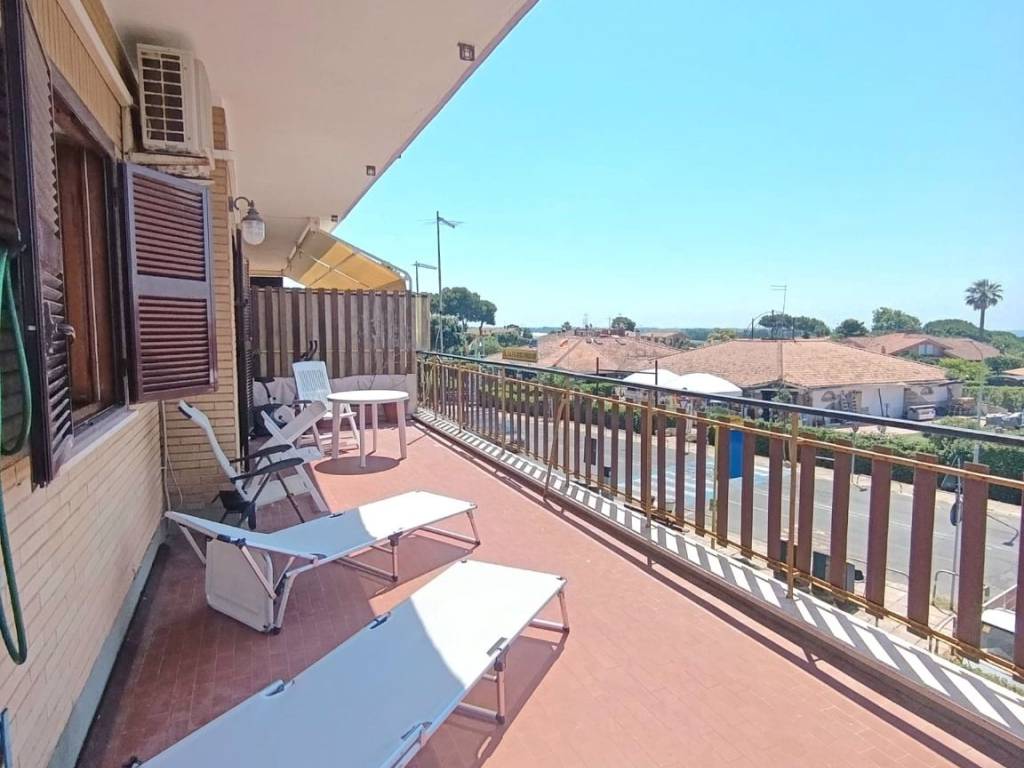 appartamento in vendita a Ladispoli in zona Marina di San Nicola