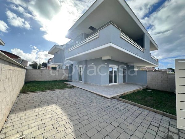 casa indipendente in vendita a Ladispoli