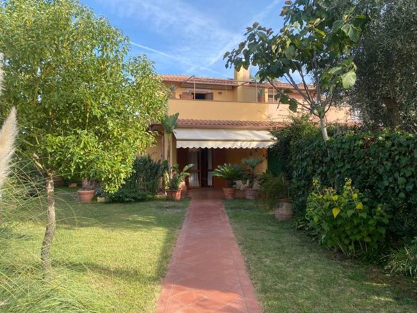 casa indipendente in vendita a Ladispoli in zona Marina di San Nicola