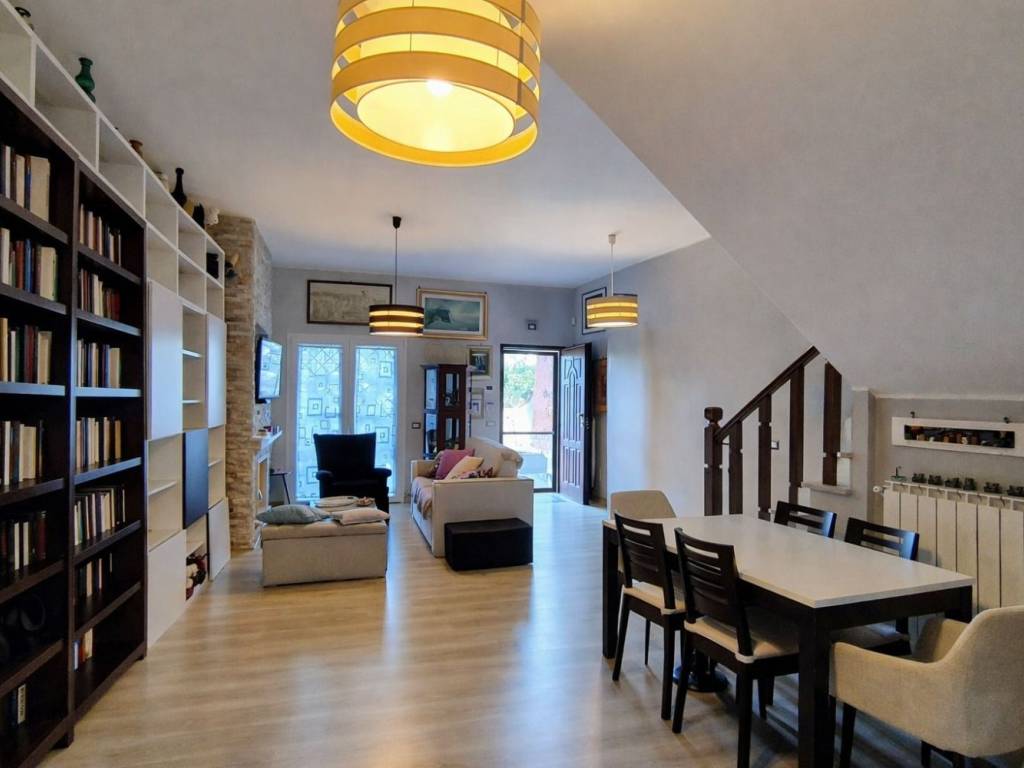casa indipendente in vendita a Ladispoli